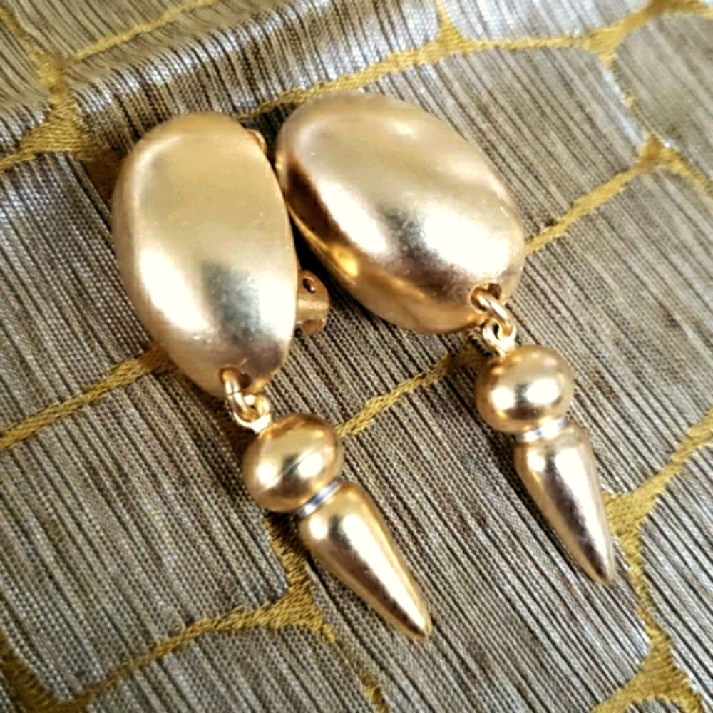 VTG Erwin Pearl matte gold finished earrings